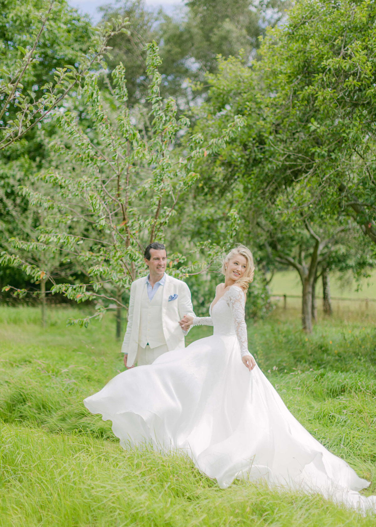 chloe-winstanley-weddings-hambleden-suzanne-neville-bride-groom-garden