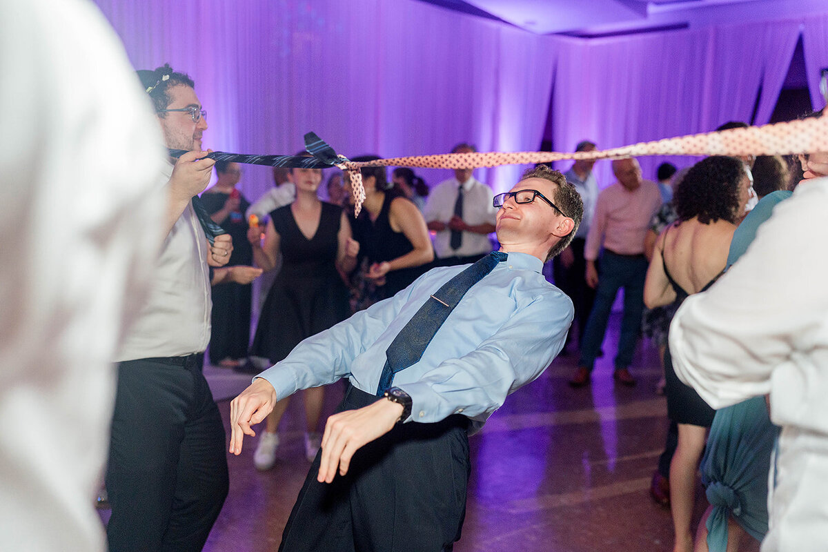Eliana-Melmed-Photography-Chicago-LosAngeles-Jewish-WeddingPhotography-ElianaSklar-DanceFloor-00167