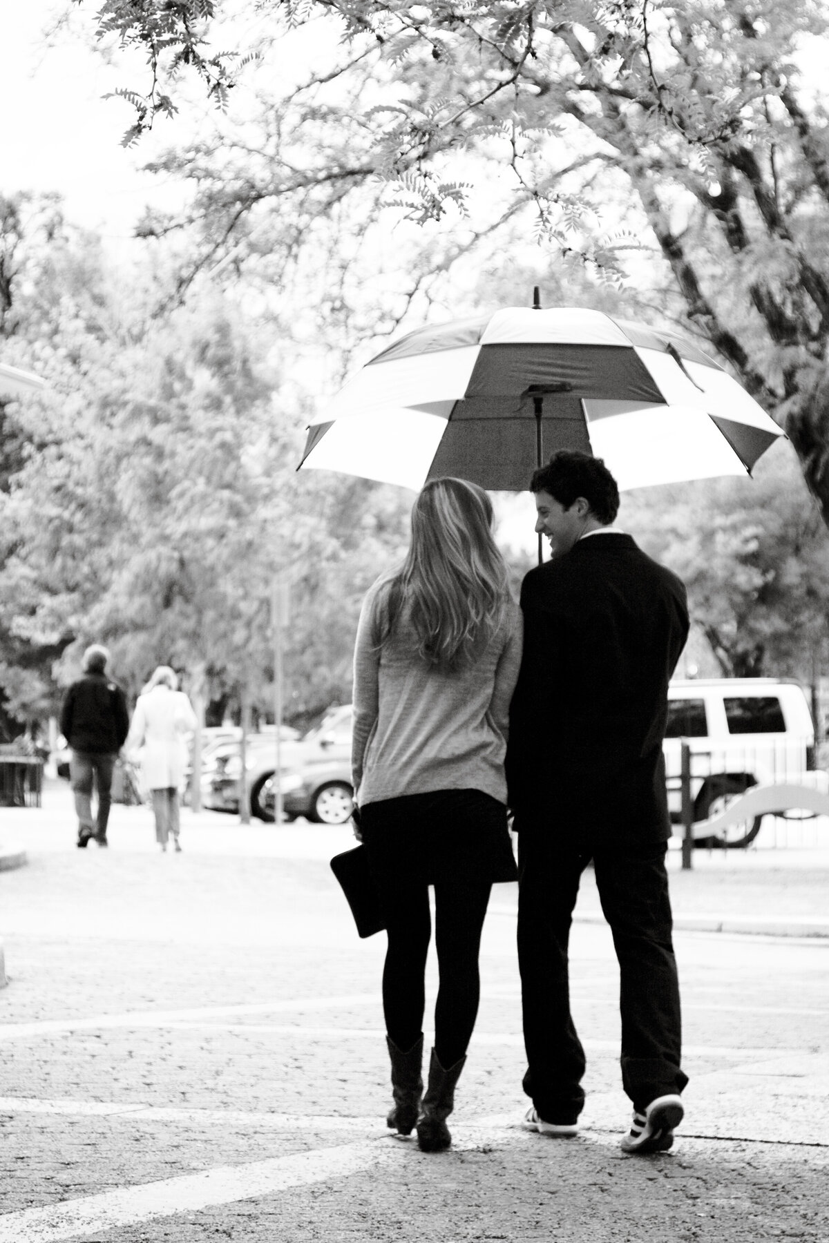 urban-rainy-engagement-photo-umbrella-fort-collins-colorado