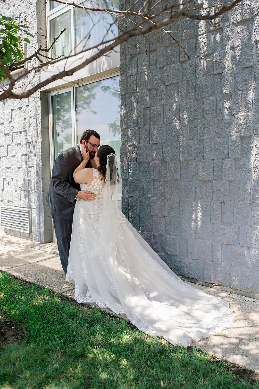 Eliana-Melmed-Photography-Chicago-LosAngeles-Jewish-WeddingPhotography-ElianaSklar-FirstLook-00108