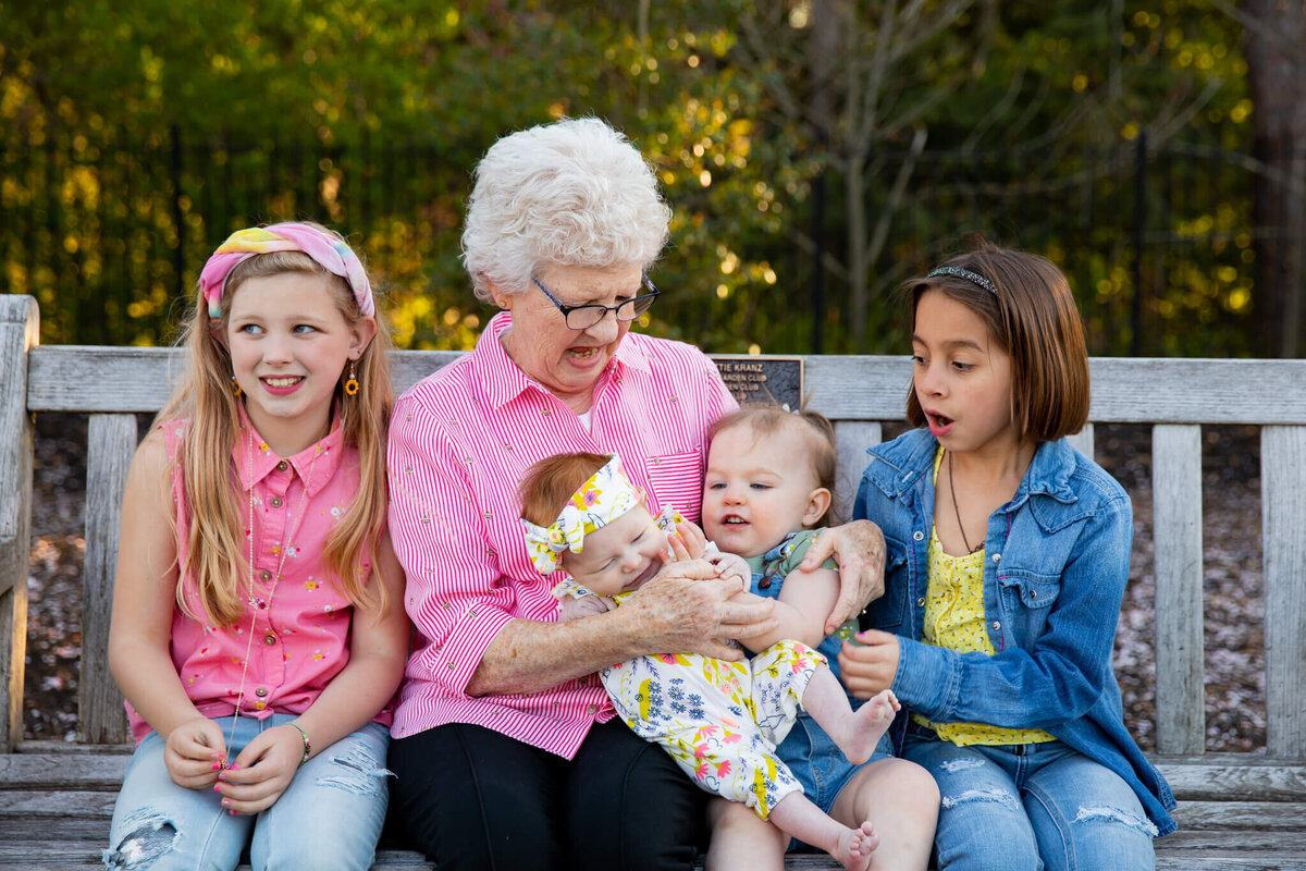 cincinnati-ault-park-family-grandmother-grandkids-candid