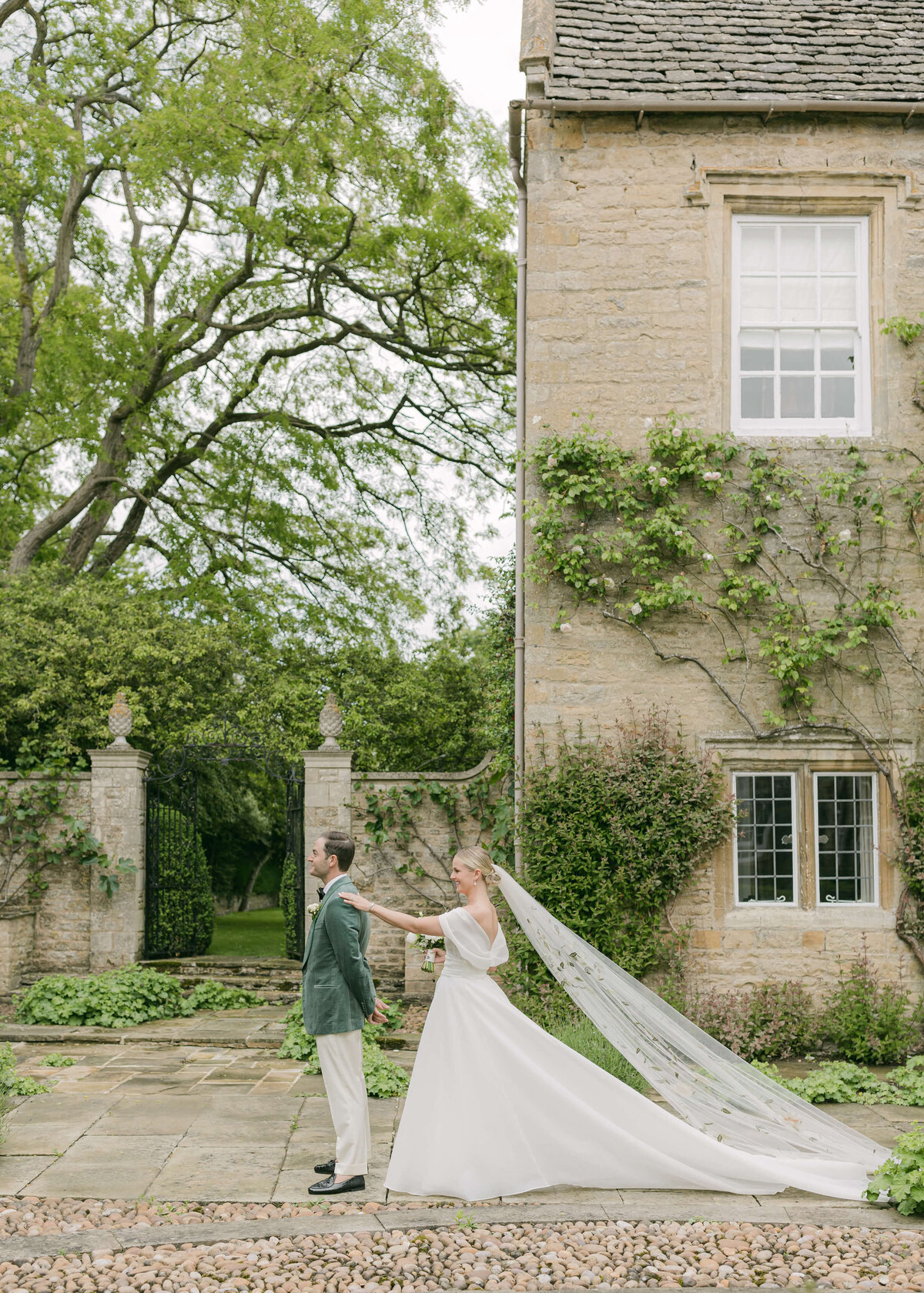 chloe-winstanley-weddings-cotswolds-cornwell-manor-first-look-monique-lhuillier-dress