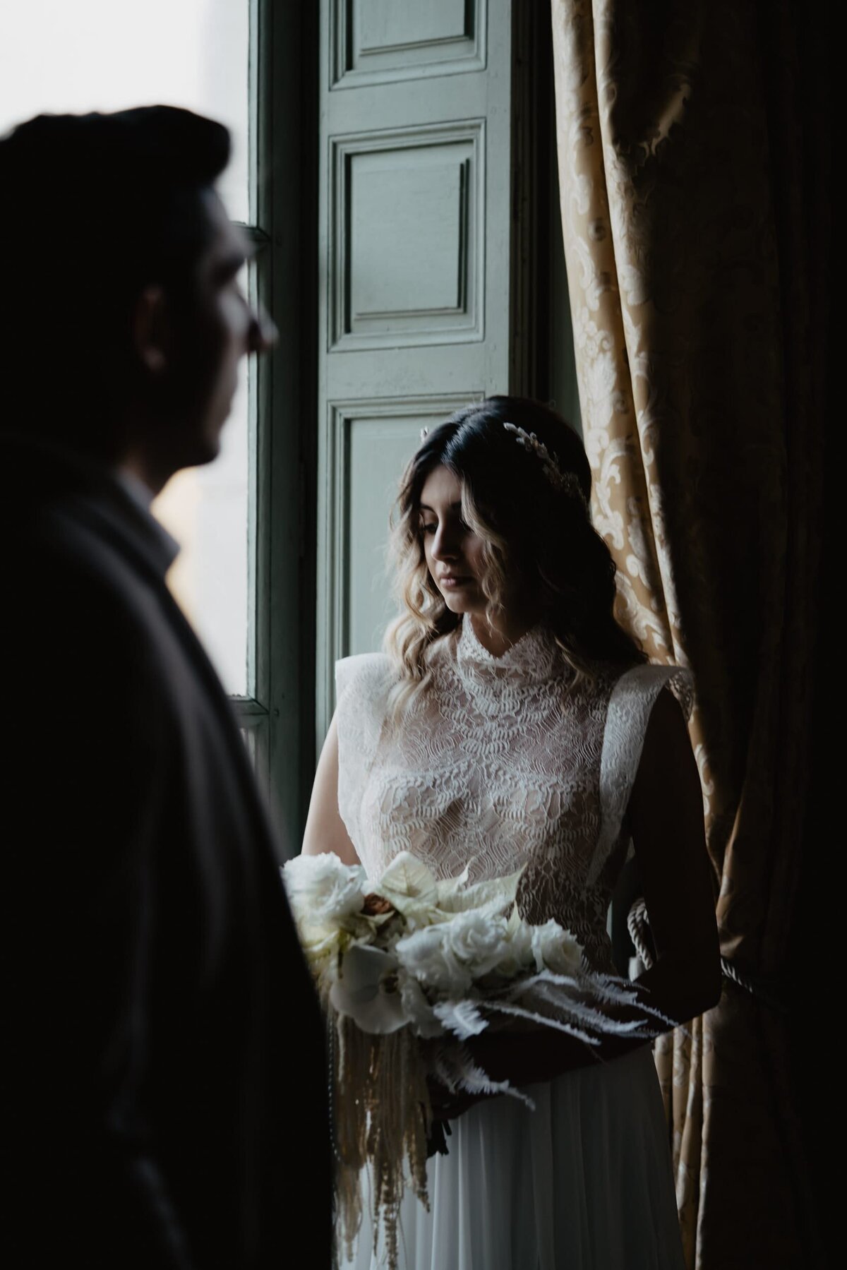 Champagne wedding photographerRomantic winter wedding - elopement at Château de Mairy in France _Wedding Photography by SELENE ADORES-062_ROV3158