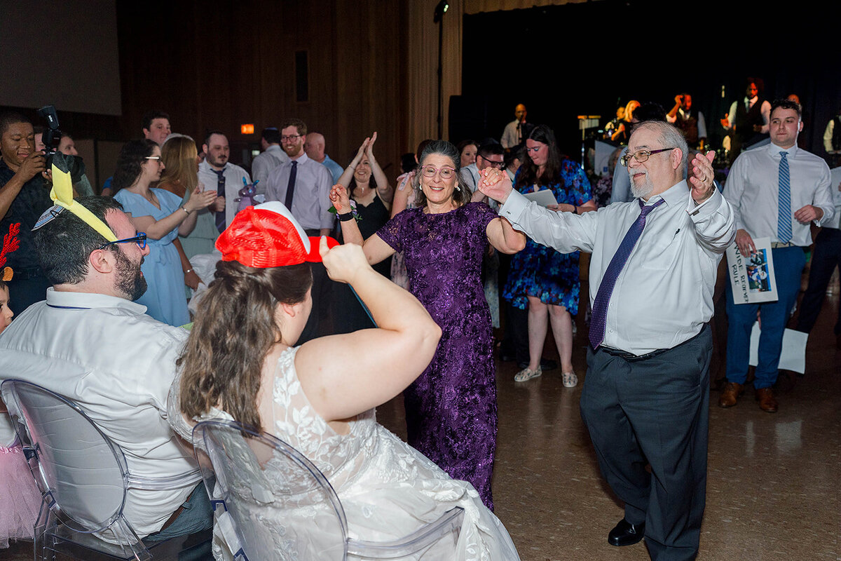 Eliana-Melmed-Photography-Chicago-LosAngeles-Jewish-WeddingPhotography-ElianaSklar-Shtick-00044