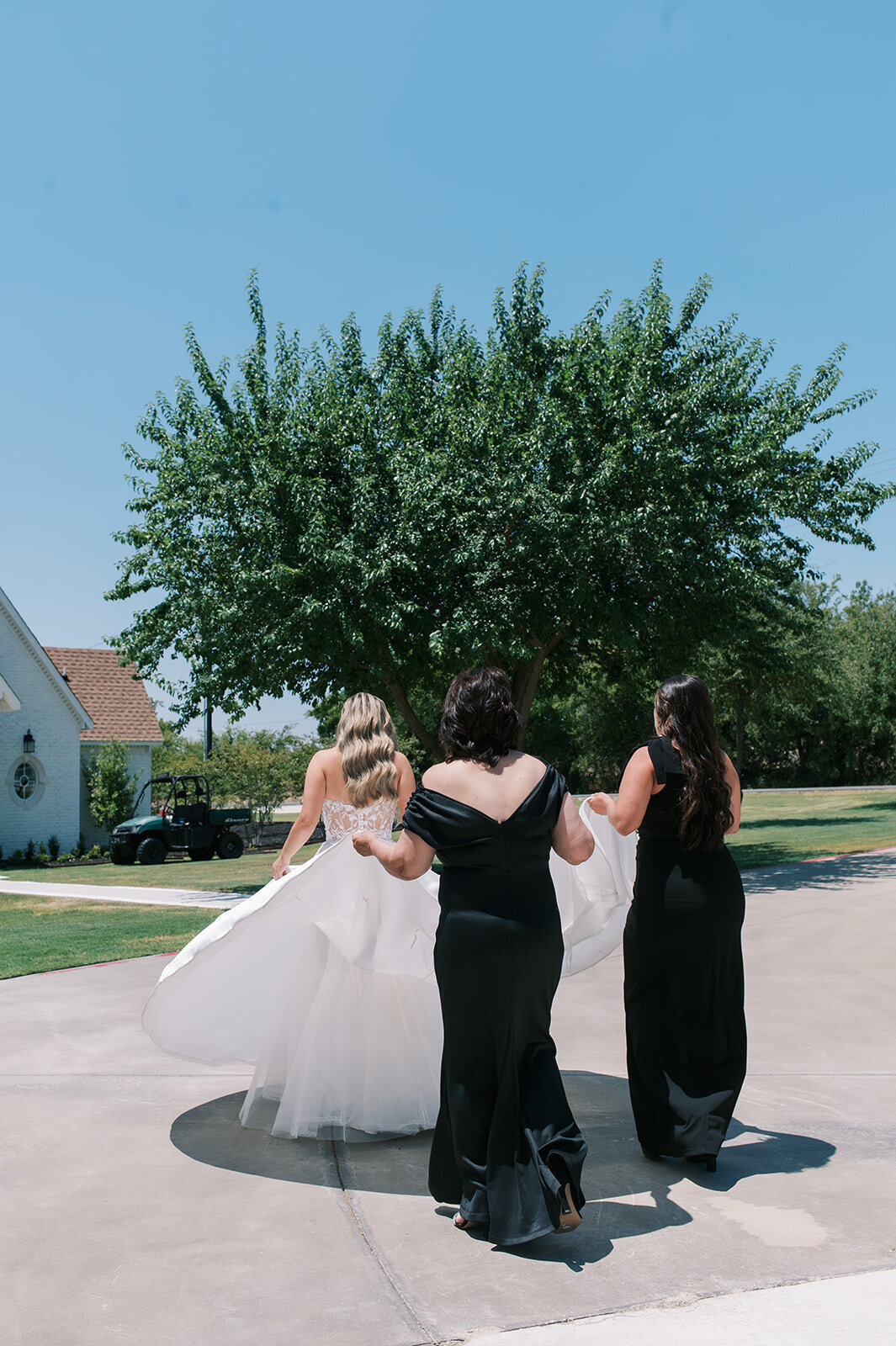 The Nest at Ruth Farms - Ponder Texas - Shelby + Christian - The Gals - Stephanie Michelle Photography - _stephaniemichellephotog-59