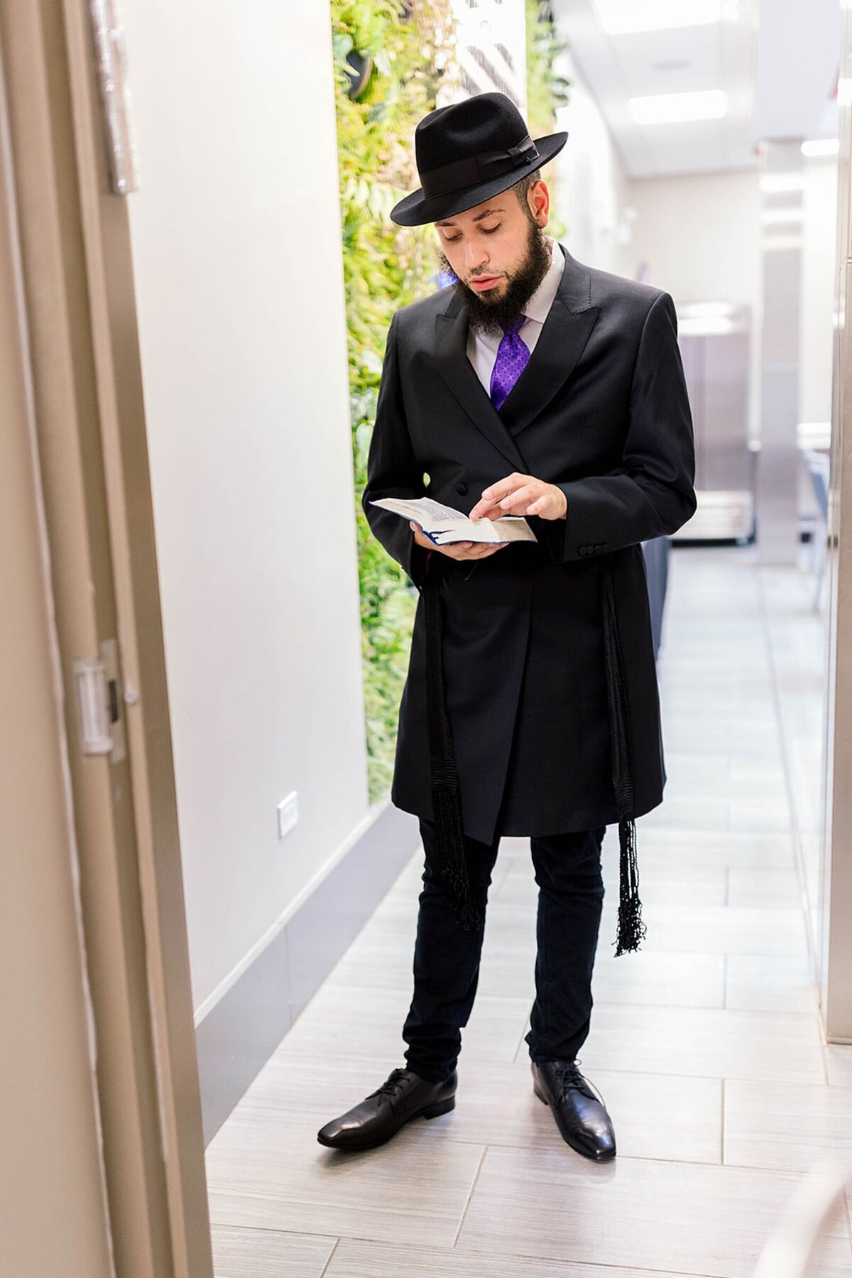 Eliana-Melmed-Photography-Chicago-LosAngeles-Jewish-WeddingPhotographer-CarmiKalman-Tisch-00035