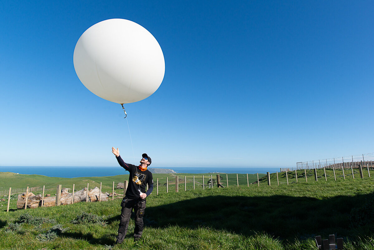 Meteorologist releases weather balloon to confirm launch conditions at Launch Complex 1