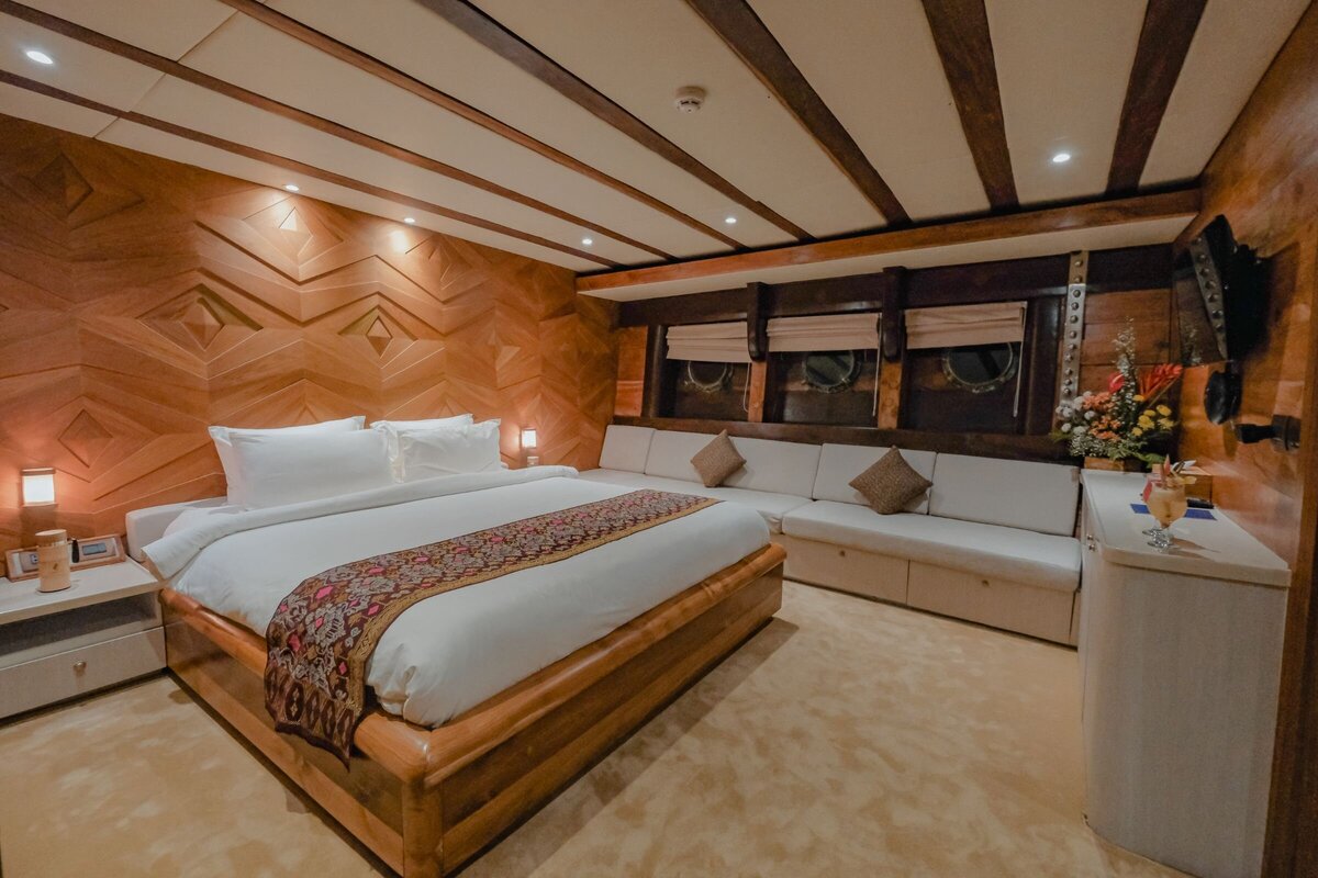 Lamima: Cruise through Indonesia's enchanting archipelago and revel in the grandeur of this exceptional yacht.