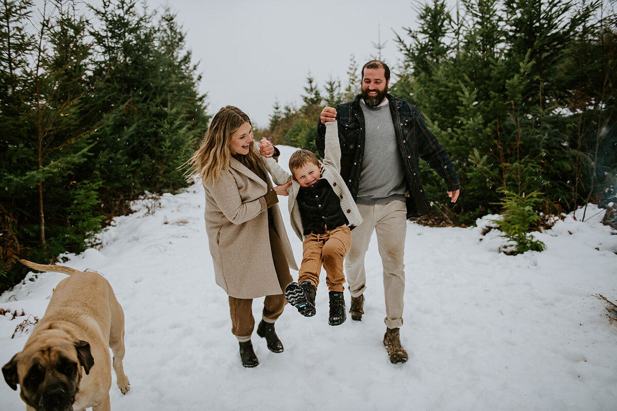 Family  happily playing in the snow during their Sunshine Coast B.C Family session.