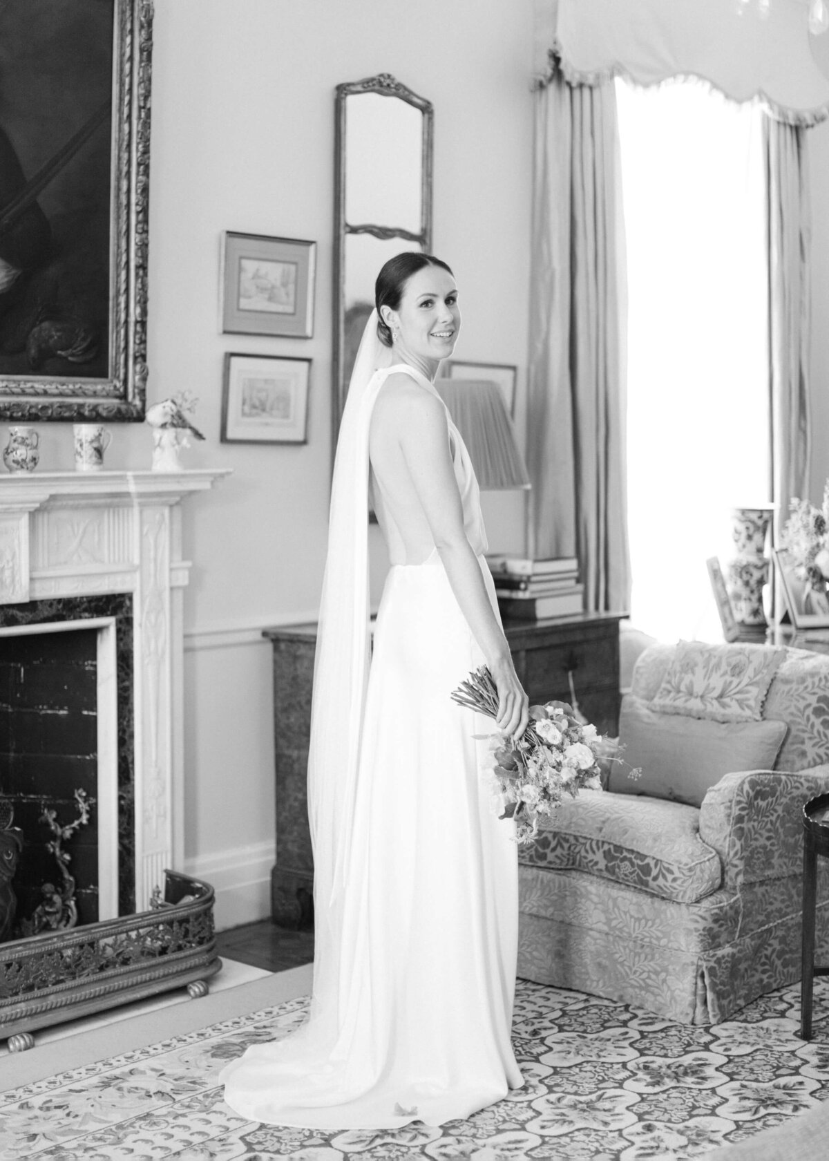 chloe-winstanley-weddings-drawing-room-halfpenny-black-white