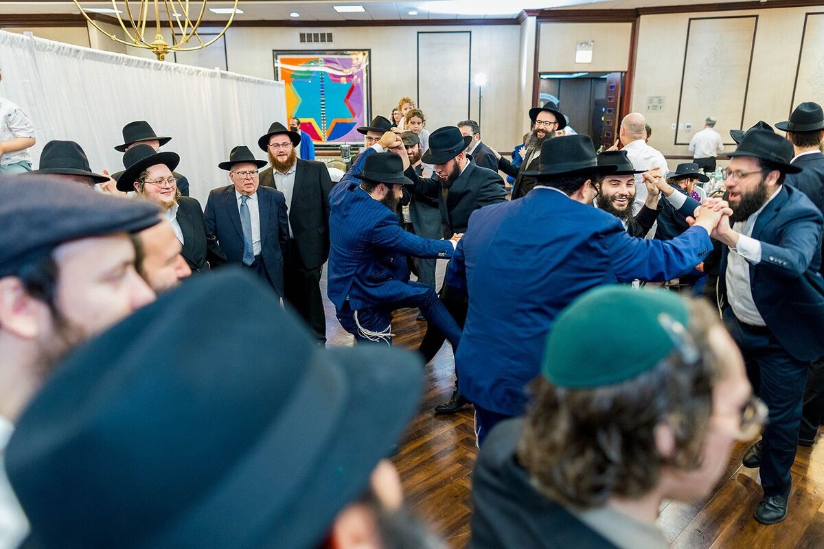 Eliana-Melmed-Photography-Chicago-LosAngeles-Jewish-WeddingPhotographer-CarmiKalman-MensDancing-00075