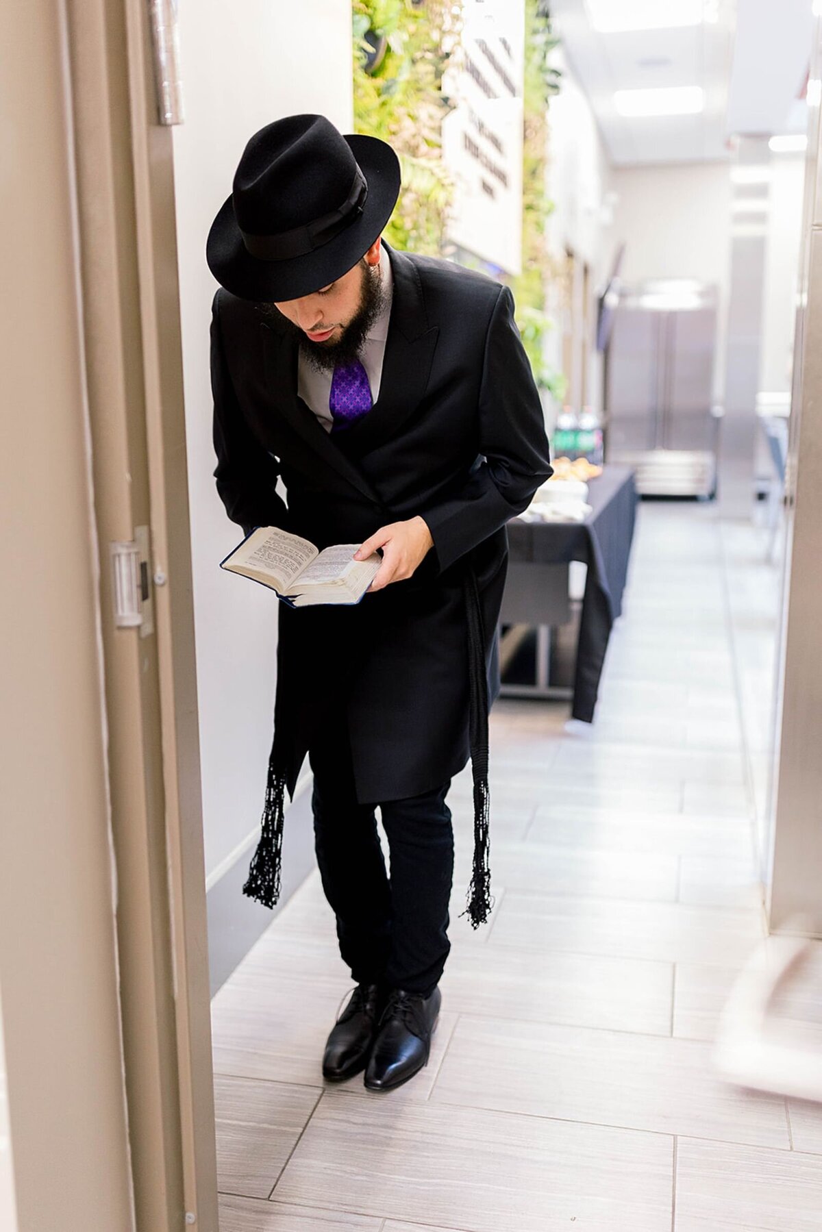 Eliana-Melmed-Photography-Chicago-LosAngeles-Jewish-WeddingPhotographer-CarmiKalman-Tisch-00038