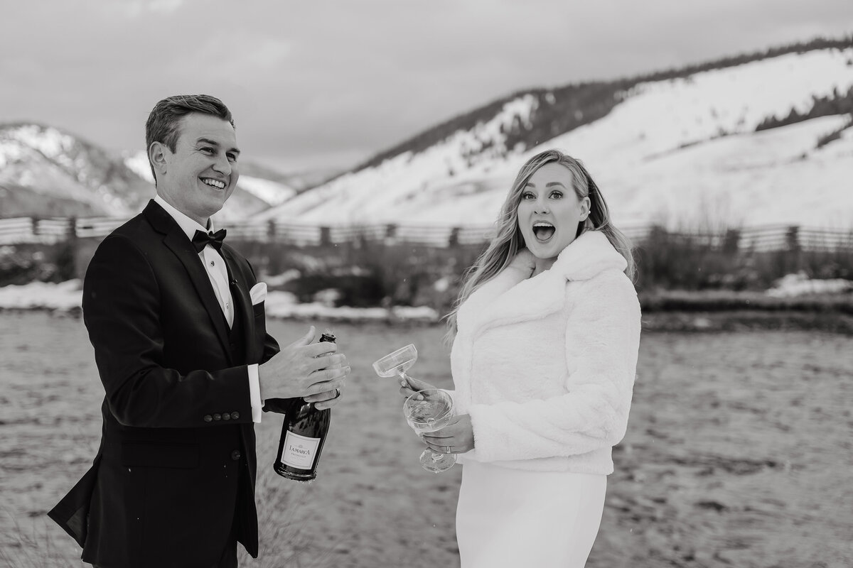 sunandpeakphotos-bigbear-california-wedding-photographer-intimatewedding-elopement-snowywedding-snowybigbearwedding-desireeandjake-613