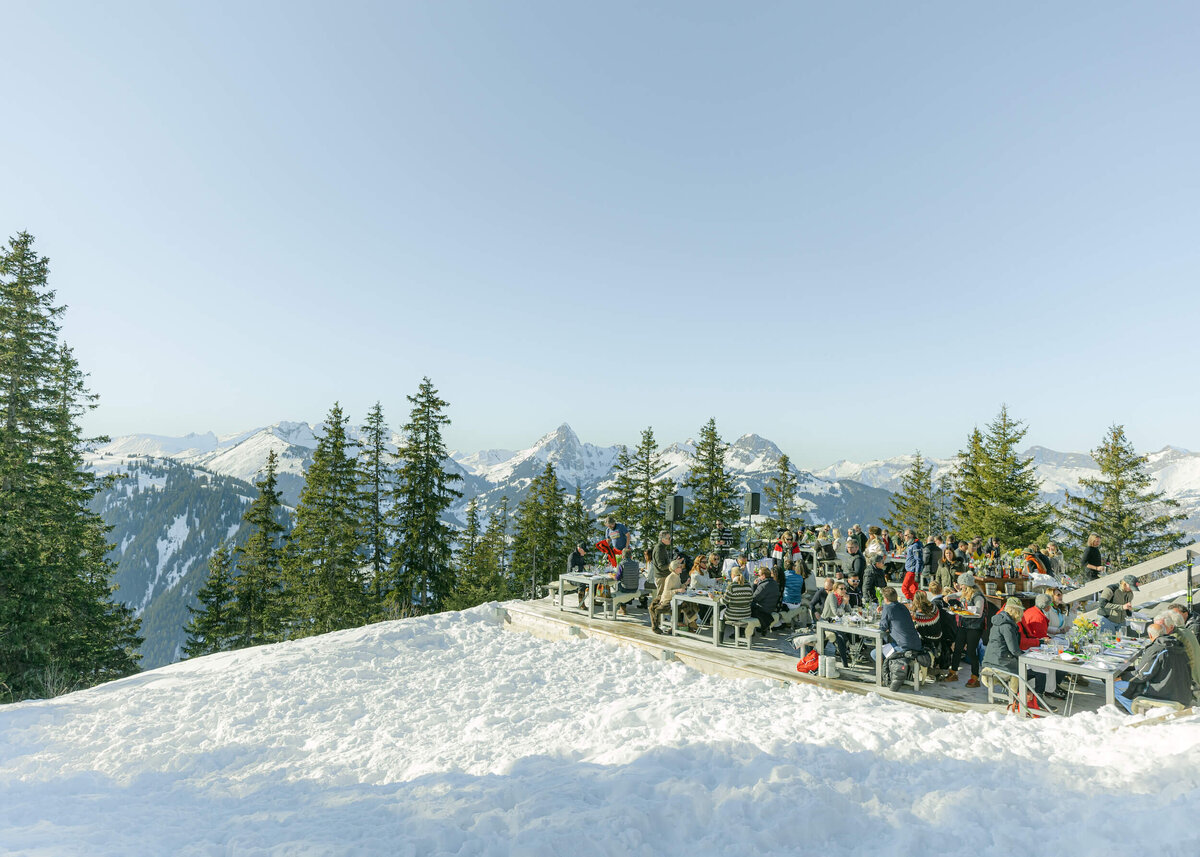 chloe-winstanley-events-gstaad-wasserngrat-restaurant-winter-exterior