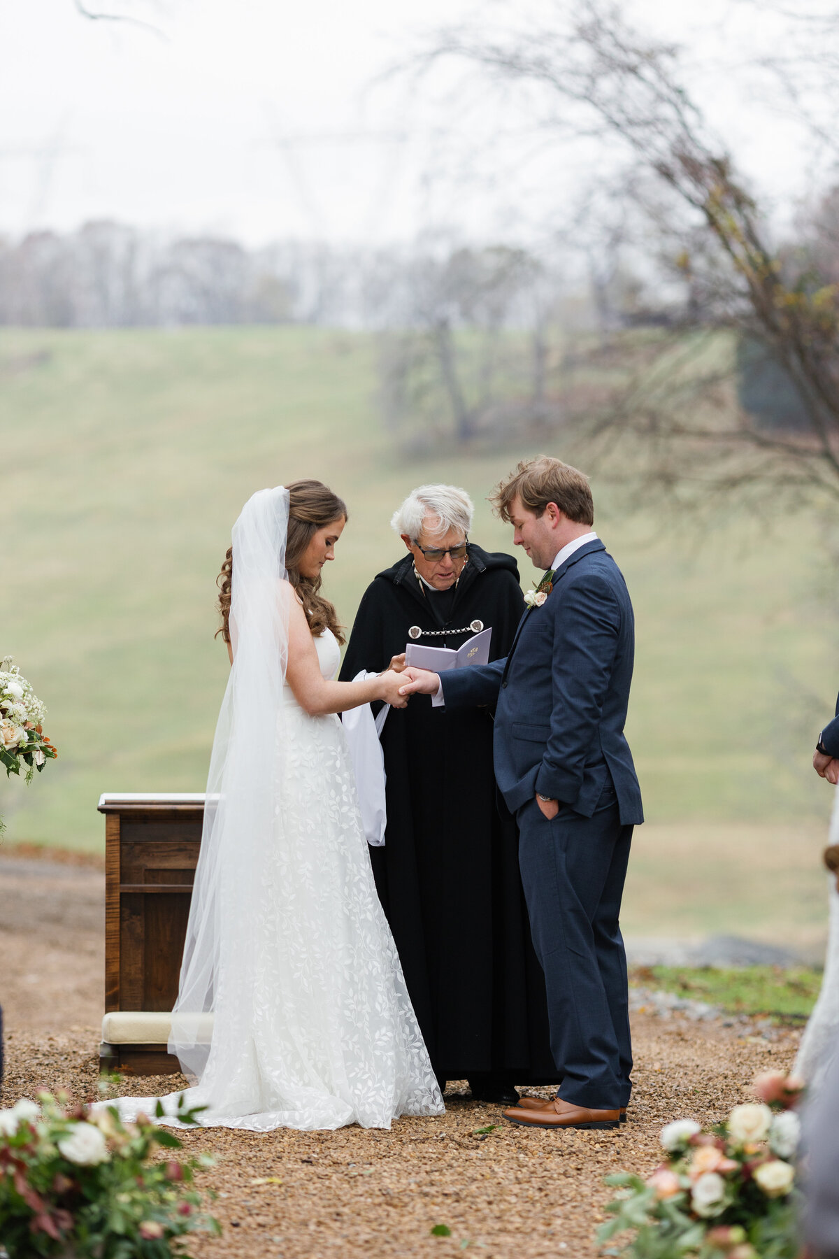 praying-during-wedding-ceremony