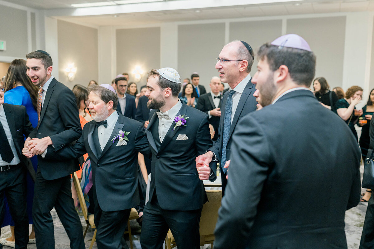Eliana-Melmed-Photography-Chicago-LosAngeles-Jewish-WeddingPhotography-KabbalatPanim-00091