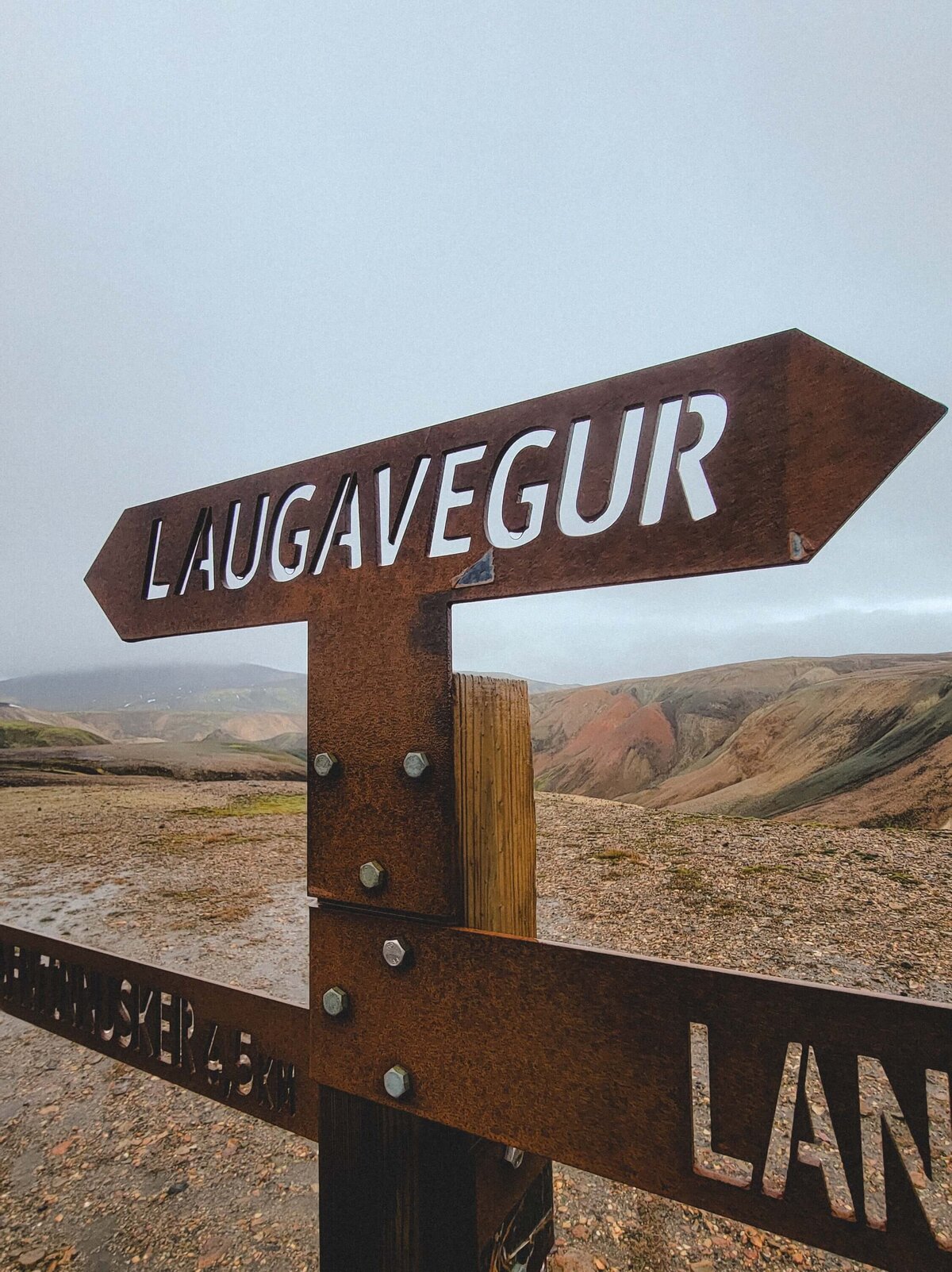 cassouki-Laugavegur-trail-iceland-highlands-trekking-hiking-trail-sign