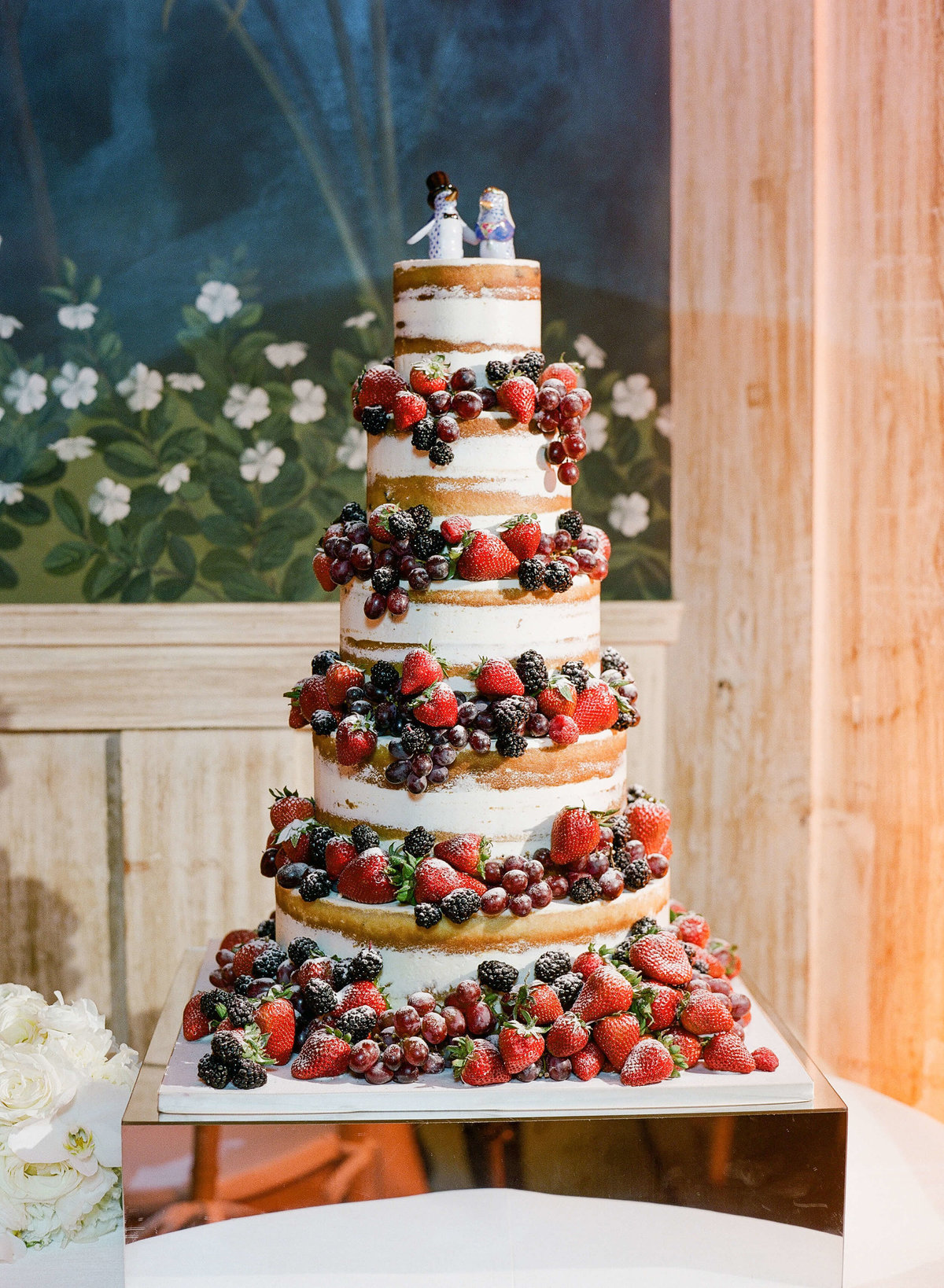 63-KTMerry-wedding-photography-cake-berries-earth-sugar