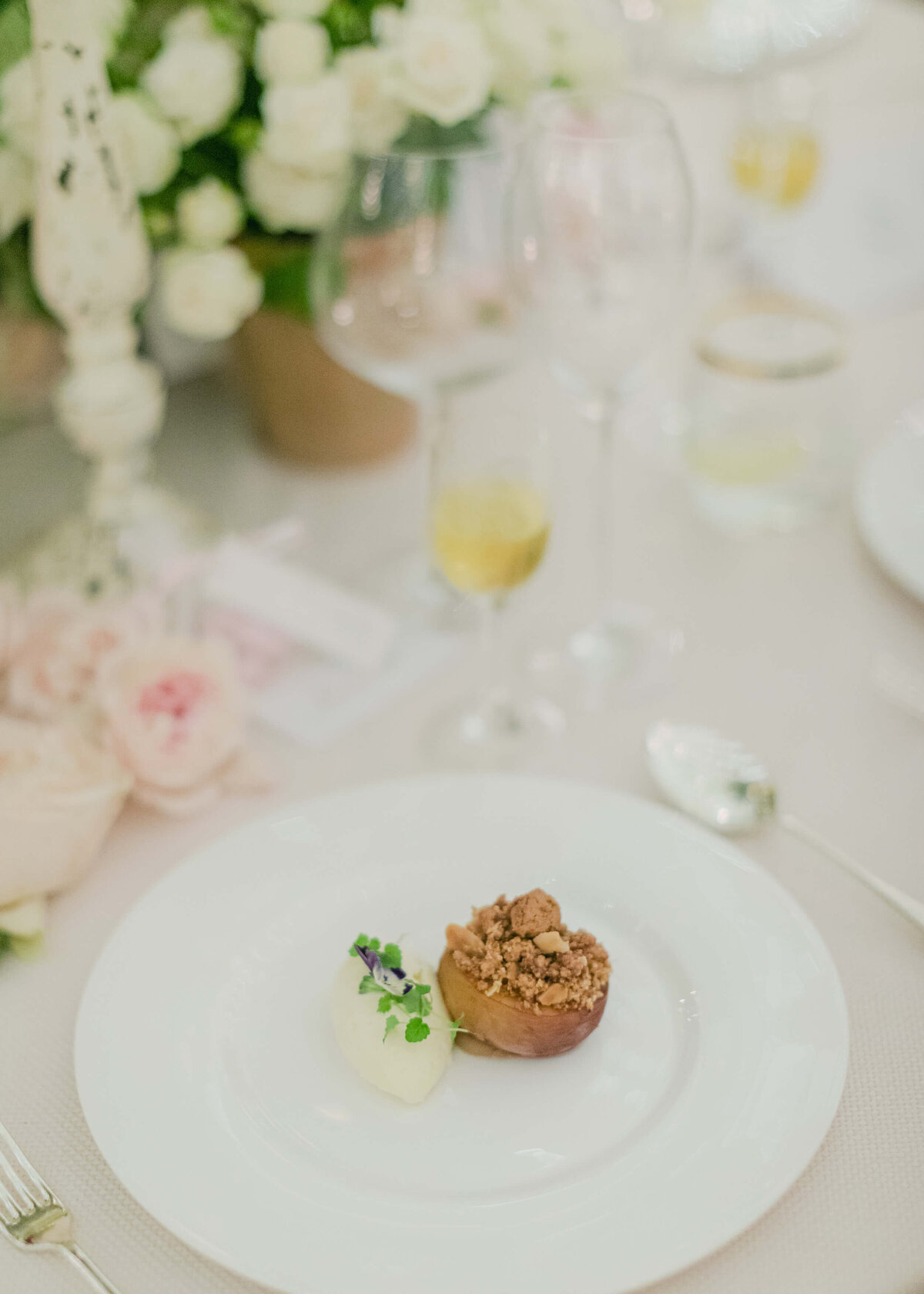 chloe-winstanley-weddings-dessert-quince-clover