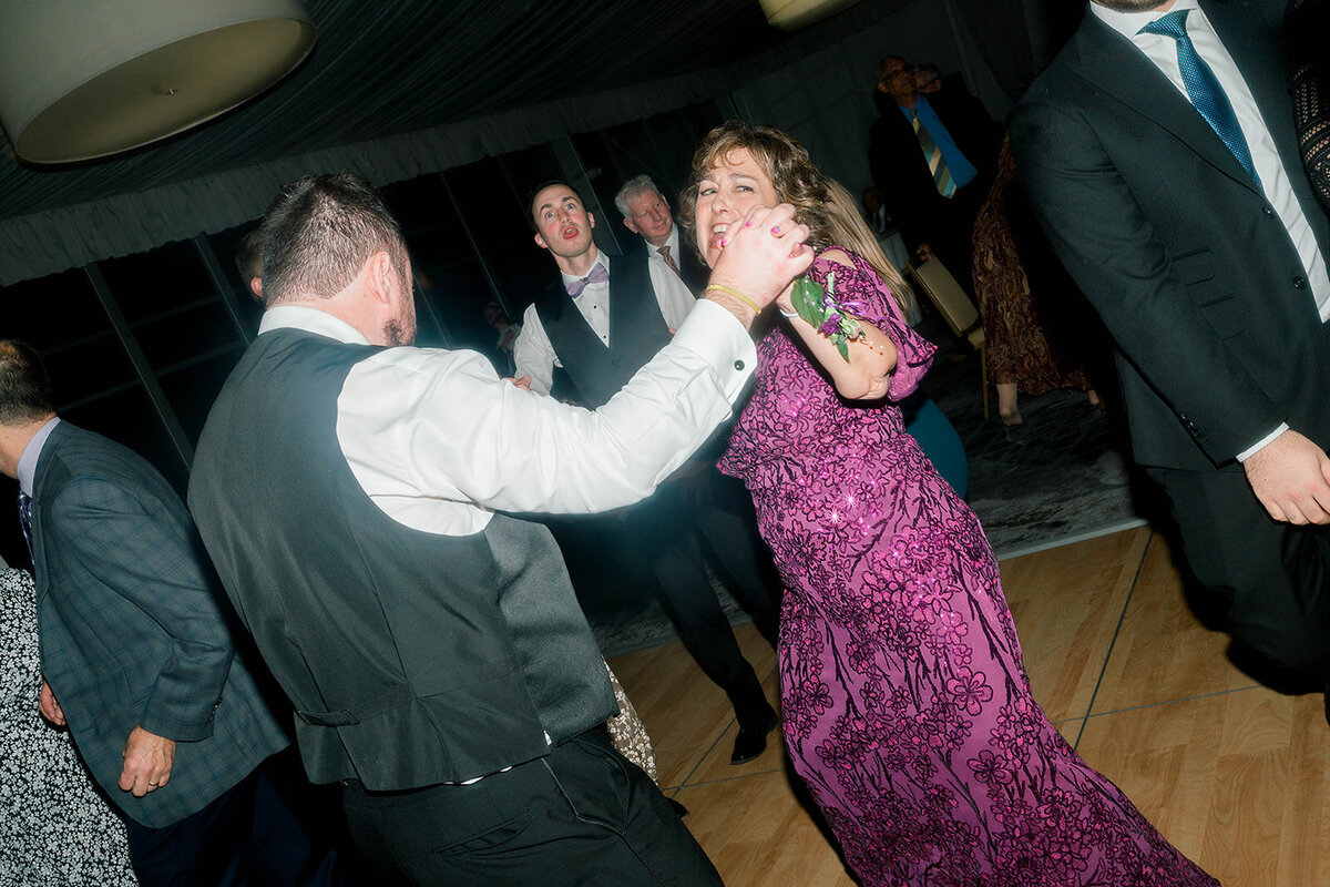 Eliana-Melmed-Photography-Chicago-LosAngeles-Jewish-WeddingPhotography-Dancefloor-00187