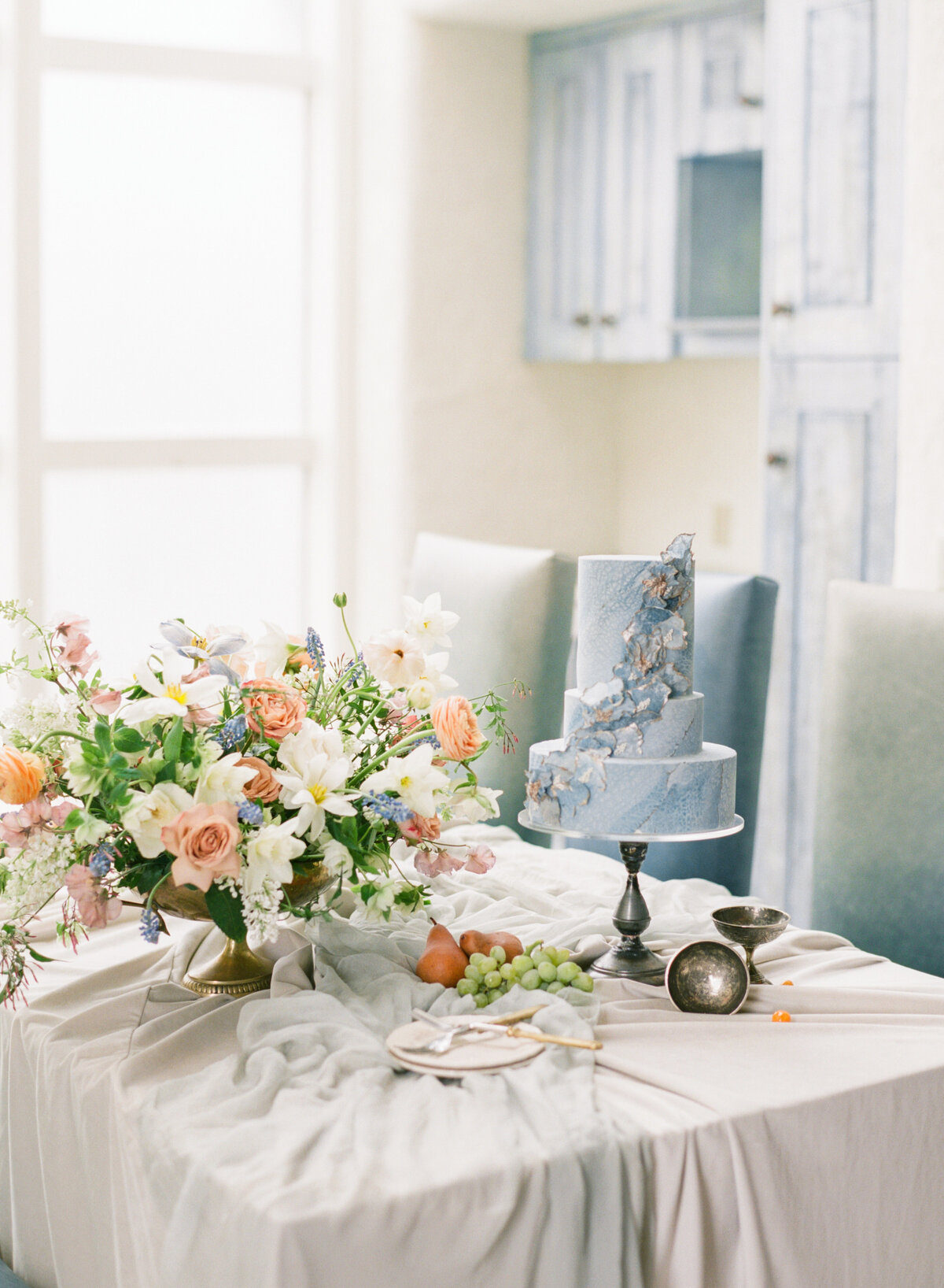 cake flower styling, studio fleurette, bavaria downs mn wedding, twin cities mn florist