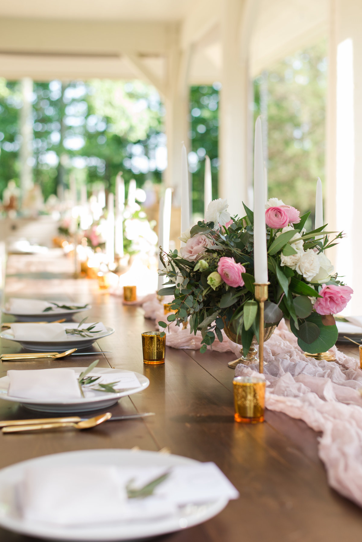Farm table at reception on a colonial estate