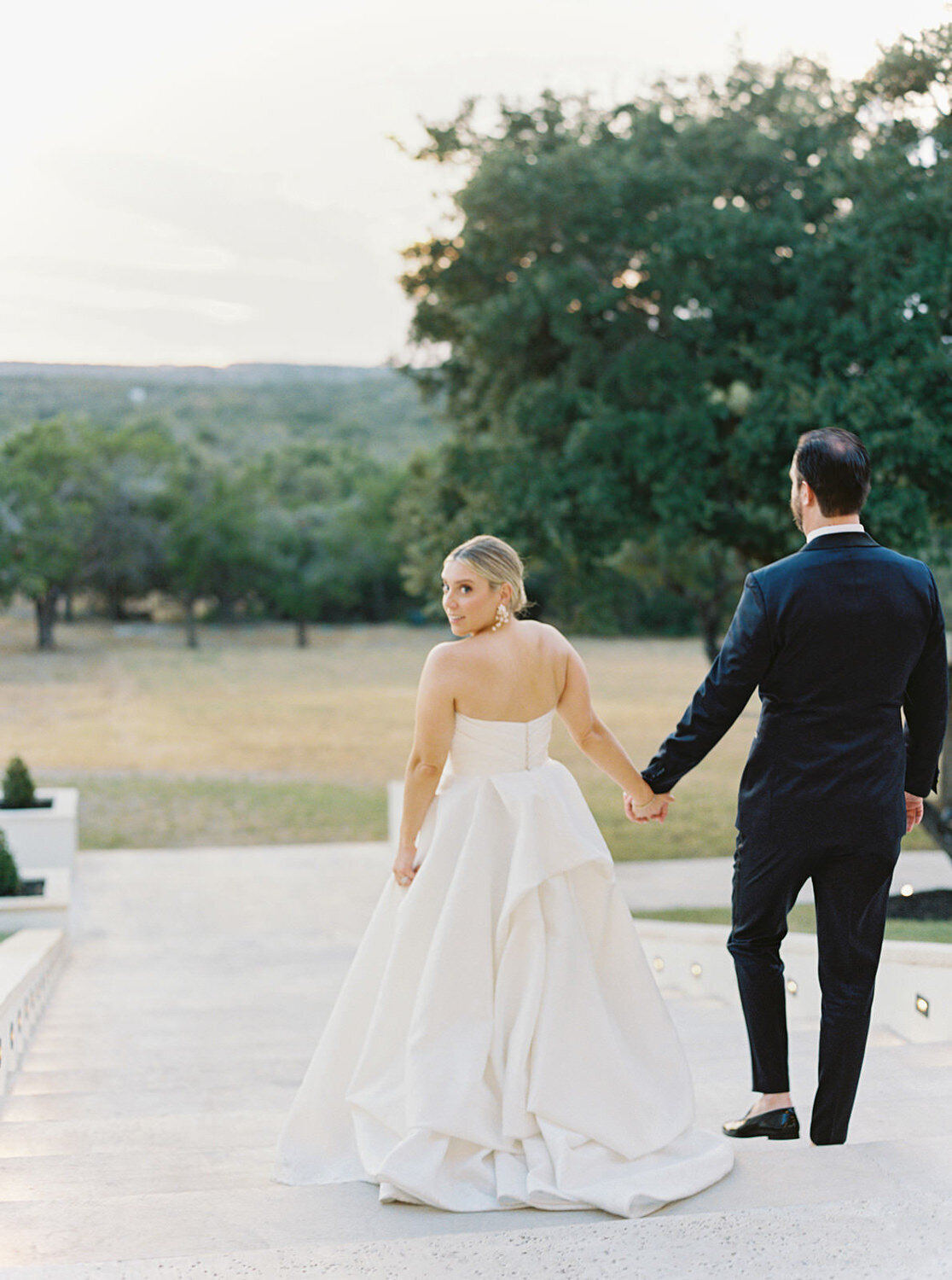304-Texas-Film-Wedding-Photographer-RuétPhoto-SpencerJustin-WeddingCollection-featherandtwine-899