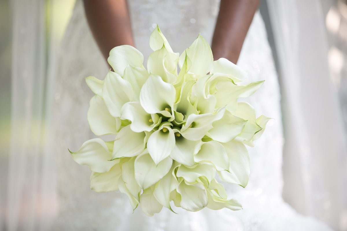 White floral bride bouquet at Westbury Manor