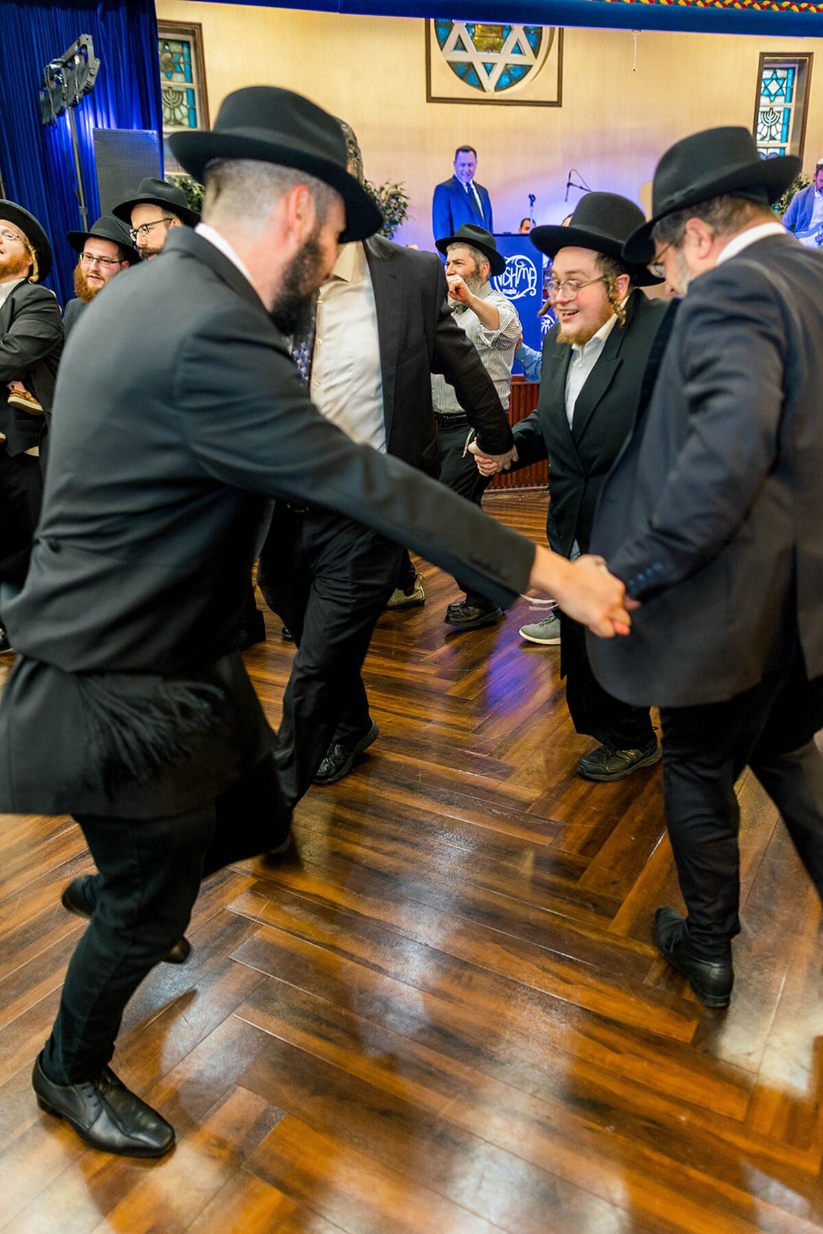 Eliana-Melmed-Photography-Chicago-LosAngeles-Jewish-WeddingPhotographer-CarmiKalman-MensDancing-00109
