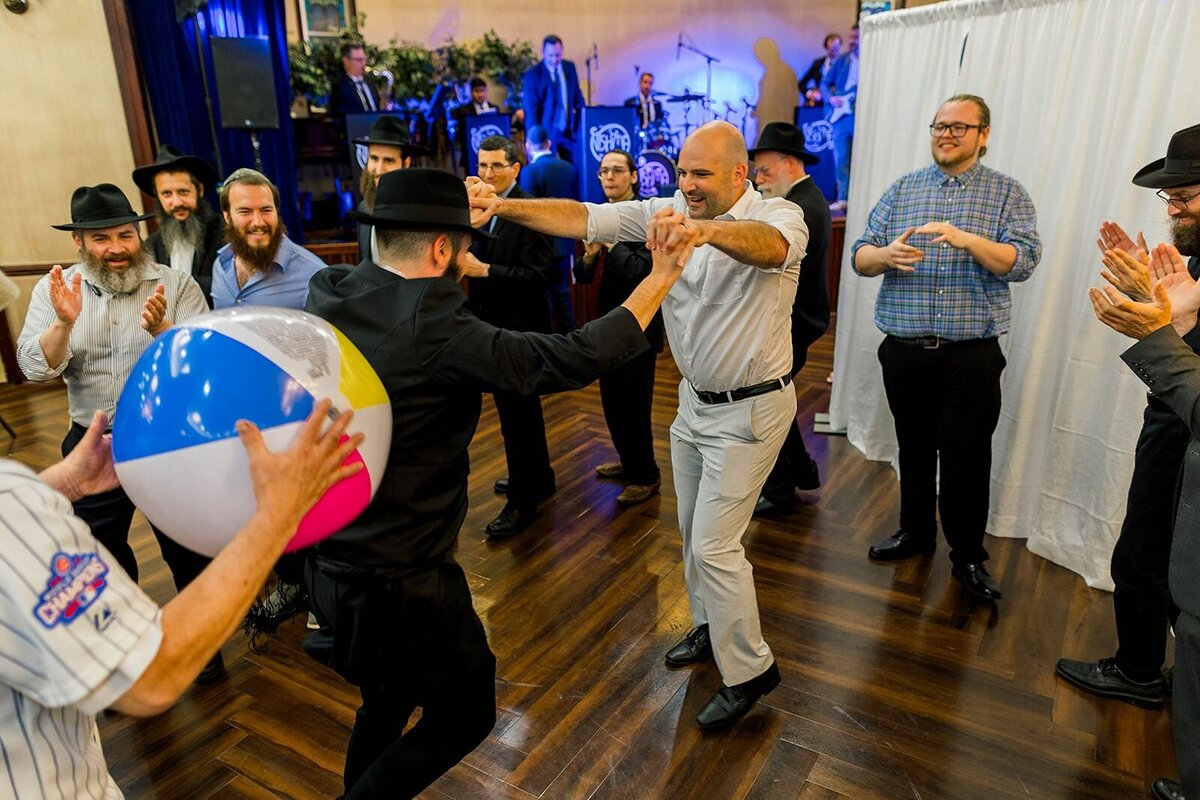 Eliana-Melmed-Photography-Chicago-LosAngeles-Jewish-WeddingPhotographer-CarmiKalman-MensDancing-00093