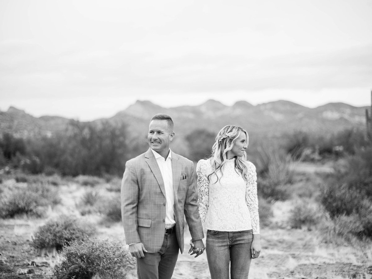 scottsdale-arizona-wedding-photographer-engagement-desert_0024
