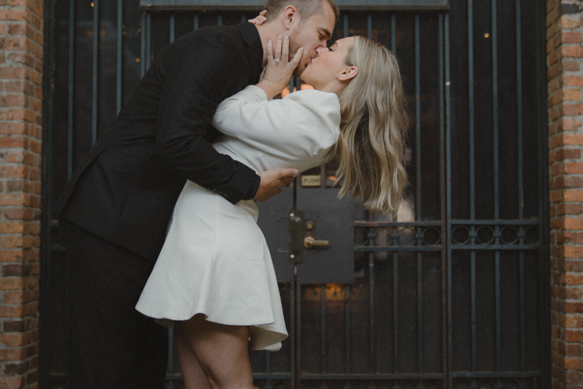 Sara-Canon-Elopement-Downtown-Seattle-WA-Amy-Law-Photography-27