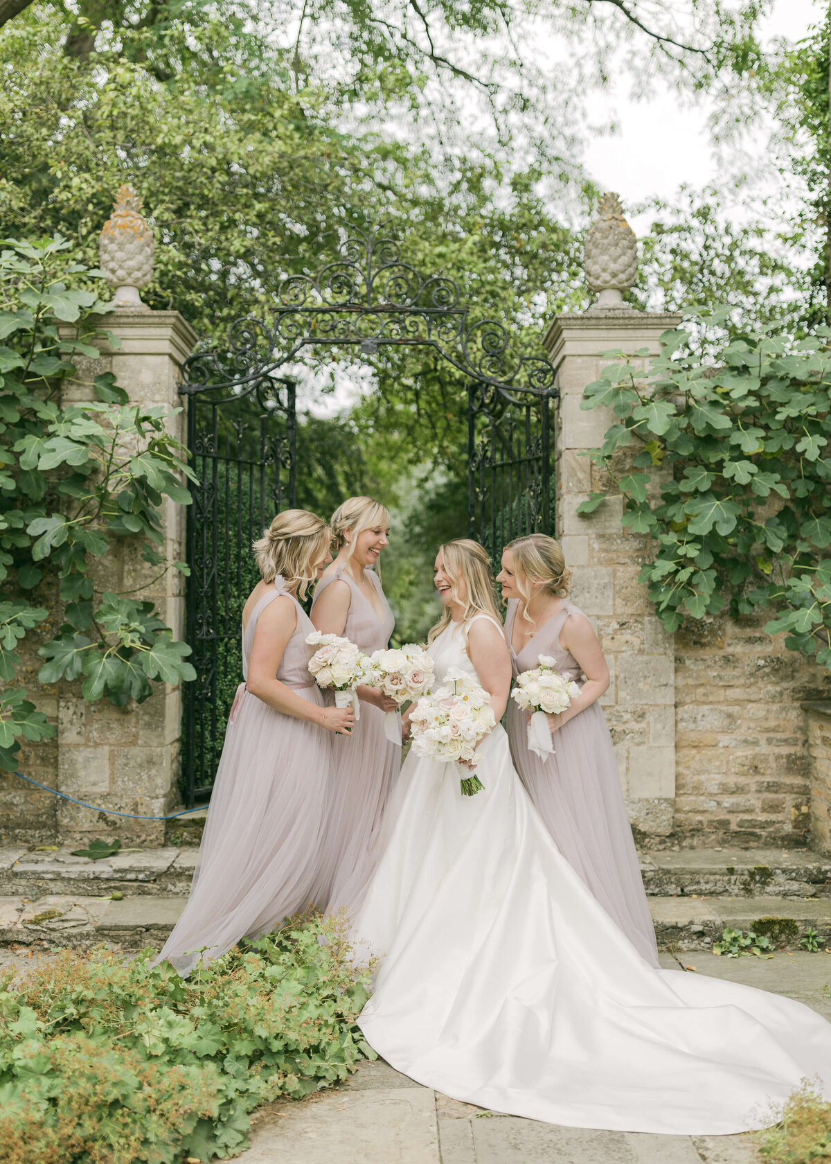 chloe-winstanley-weddings-cornwell-manor-cotswolds-bridesmaids
