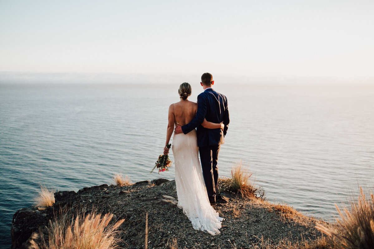 THEDELAURAS_LOMAVISTAGARDENS_BIGSUR_WEDDING_JENNARALEIGH_ENGAGEDANDINSPIRED_1010