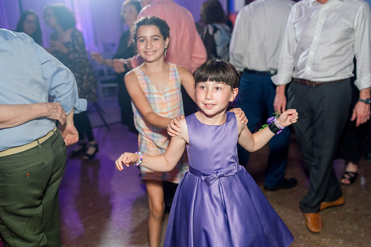 Eliana-Melmed-Photography-Chicago-LosAngeles-Jewish-WeddingPhotography-ElianaSklar-DanceFloor-00105