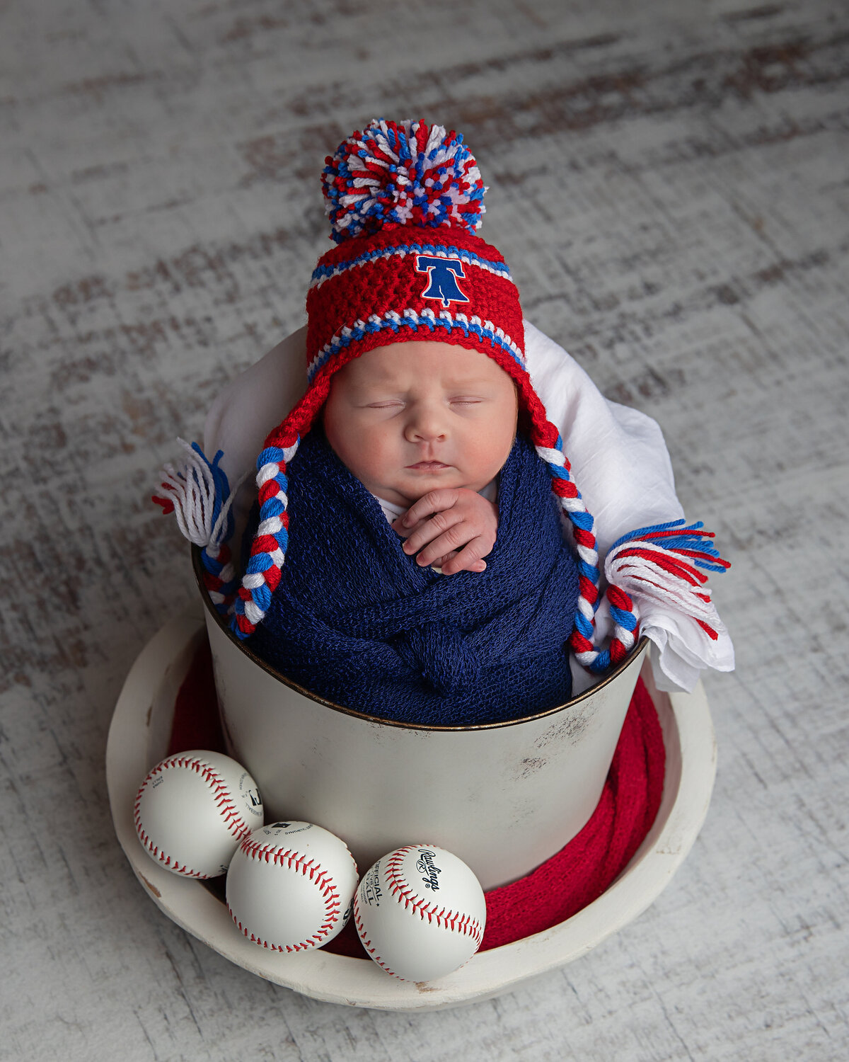 phillies-baseball-newborn-photo