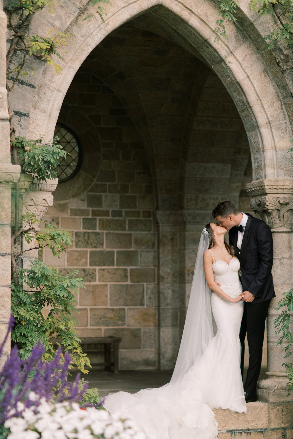 bride and groom kissing at philadelphia wedding venue