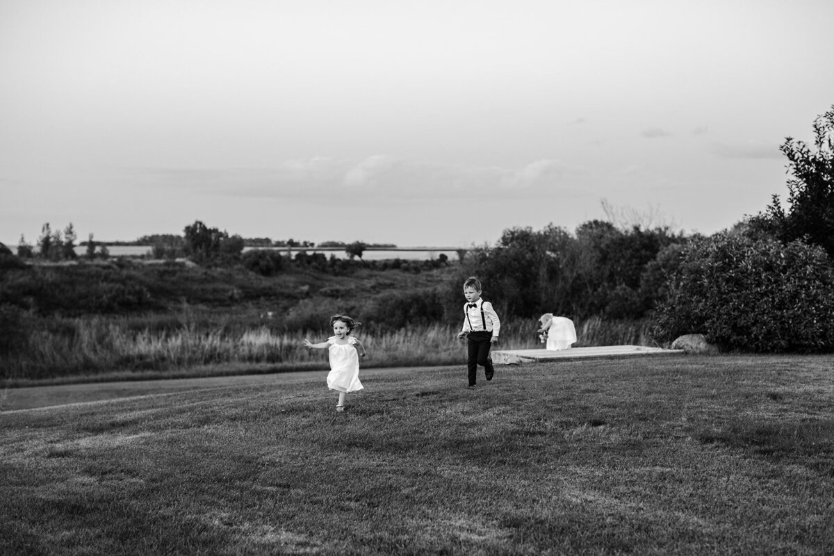 inviting-kids-to-your-wedding-ontario-photographer