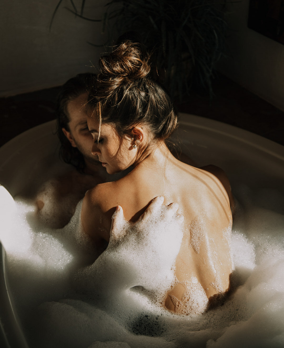 Bathtub boudoir shoot