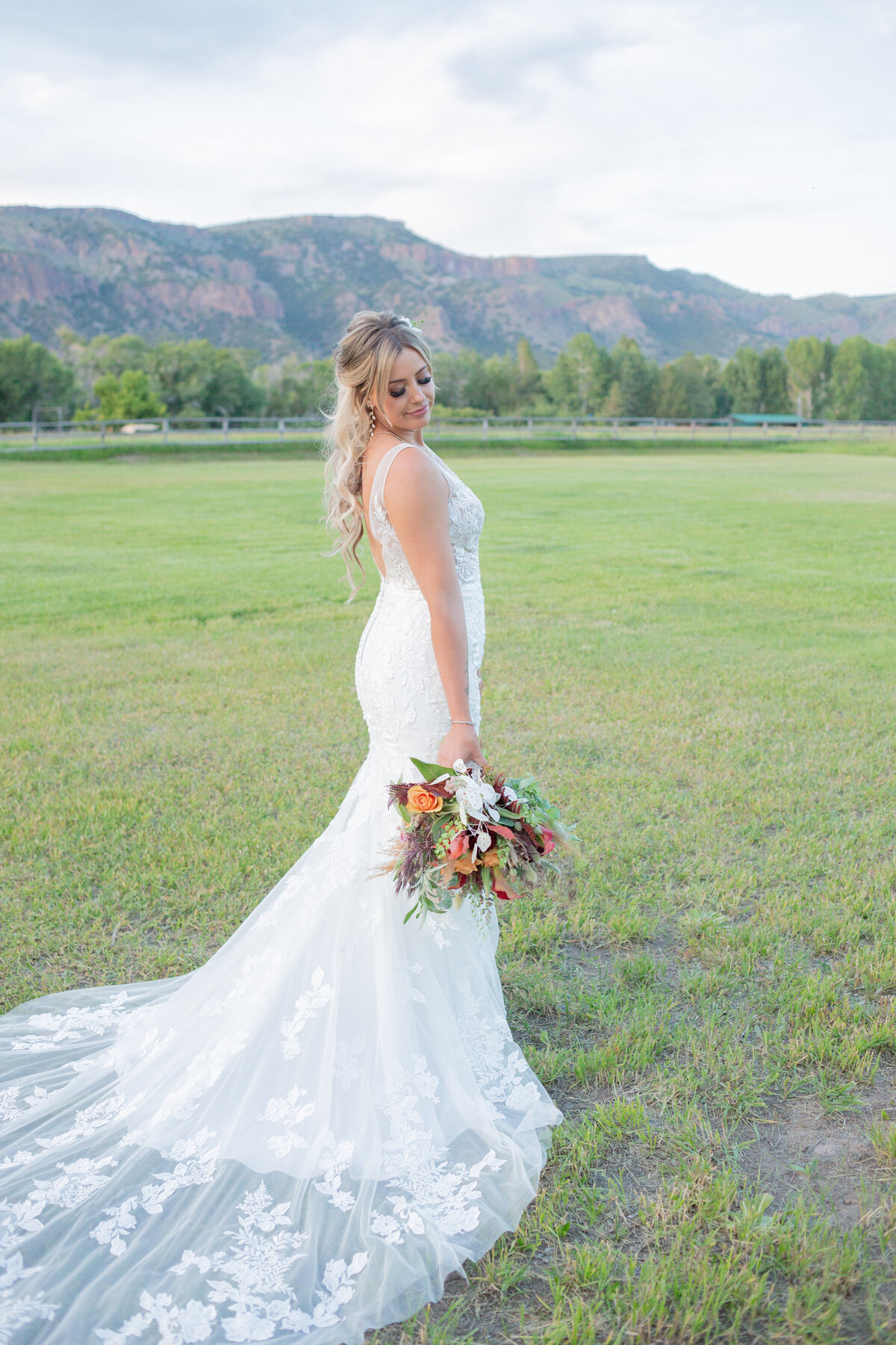 Washington Elopement Photographer captures bride holding bouquet during outdoor bridal portraits