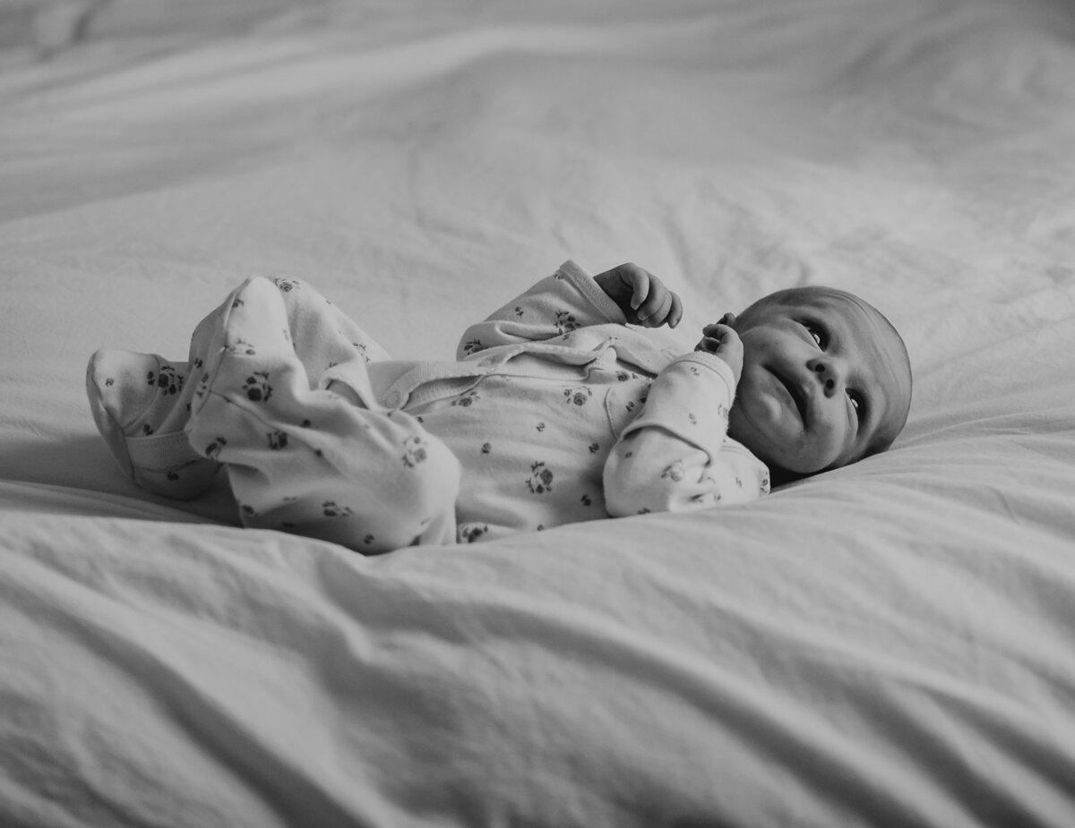 Calgary-Lifestyle-Maternity-and-Newborn-natural-candid-photographer-Jenn-Roach-016