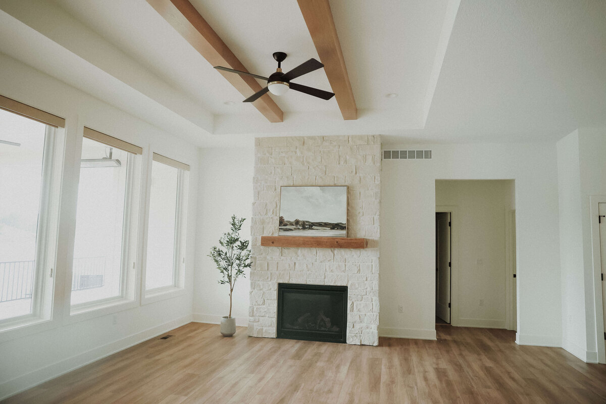 4108-Livingroom-Panora-Central-Iowa-Custom-Home-JRL-Builders-E23A9007