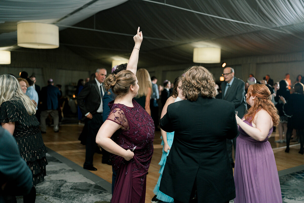 Eliana-Melmed-Photography-Chicago-LosAngeles-Jewish-WeddingPhotography-Dancefloor-00098