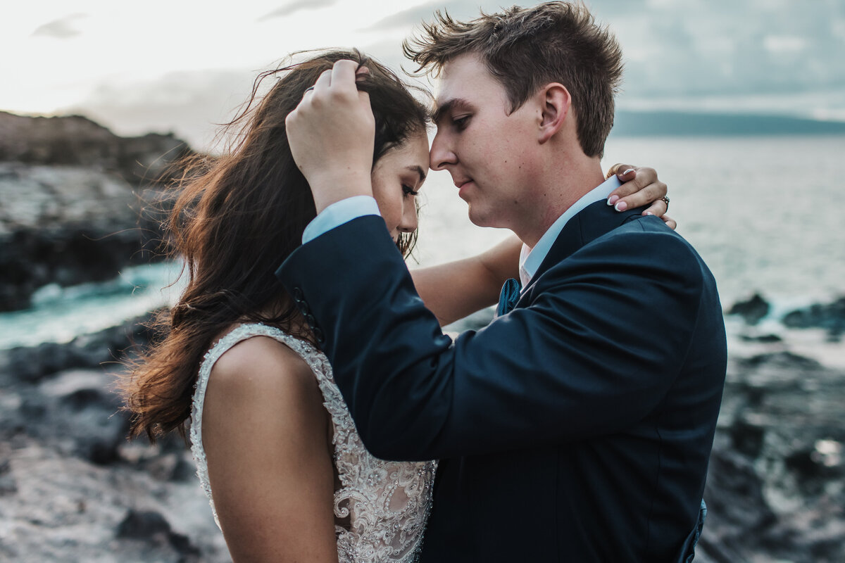 Sweet and simple elopement in Maui, Hawaii