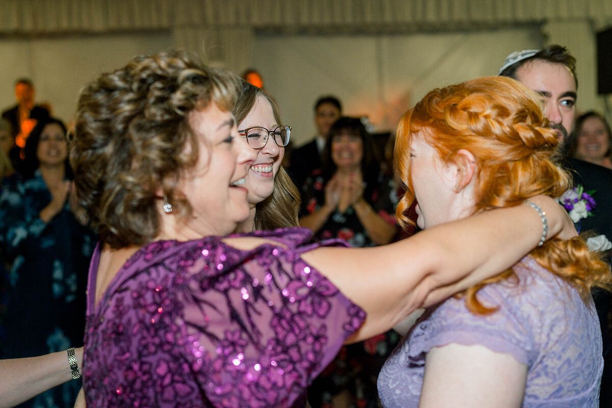 Eliana-Melmed-Photography-Chicago-LosAngeles-Jewish-WeddingPhotography-SimchaDancing-00237