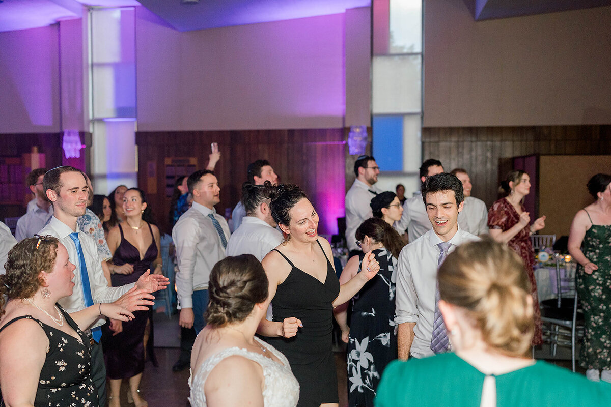 Eliana-Melmed-Photography-Chicago-LosAngeles-Jewish-WeddingPhotography-ElianaSklar-DanceFloor-00108