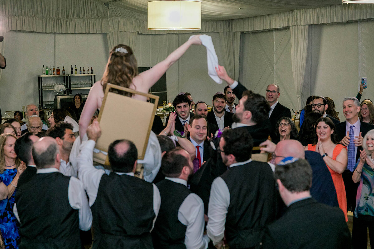 Eliana-Melmed-Photography-Chicago-LosAngeles-Jewish-WeddingPhotography-SimchaDancing-00205