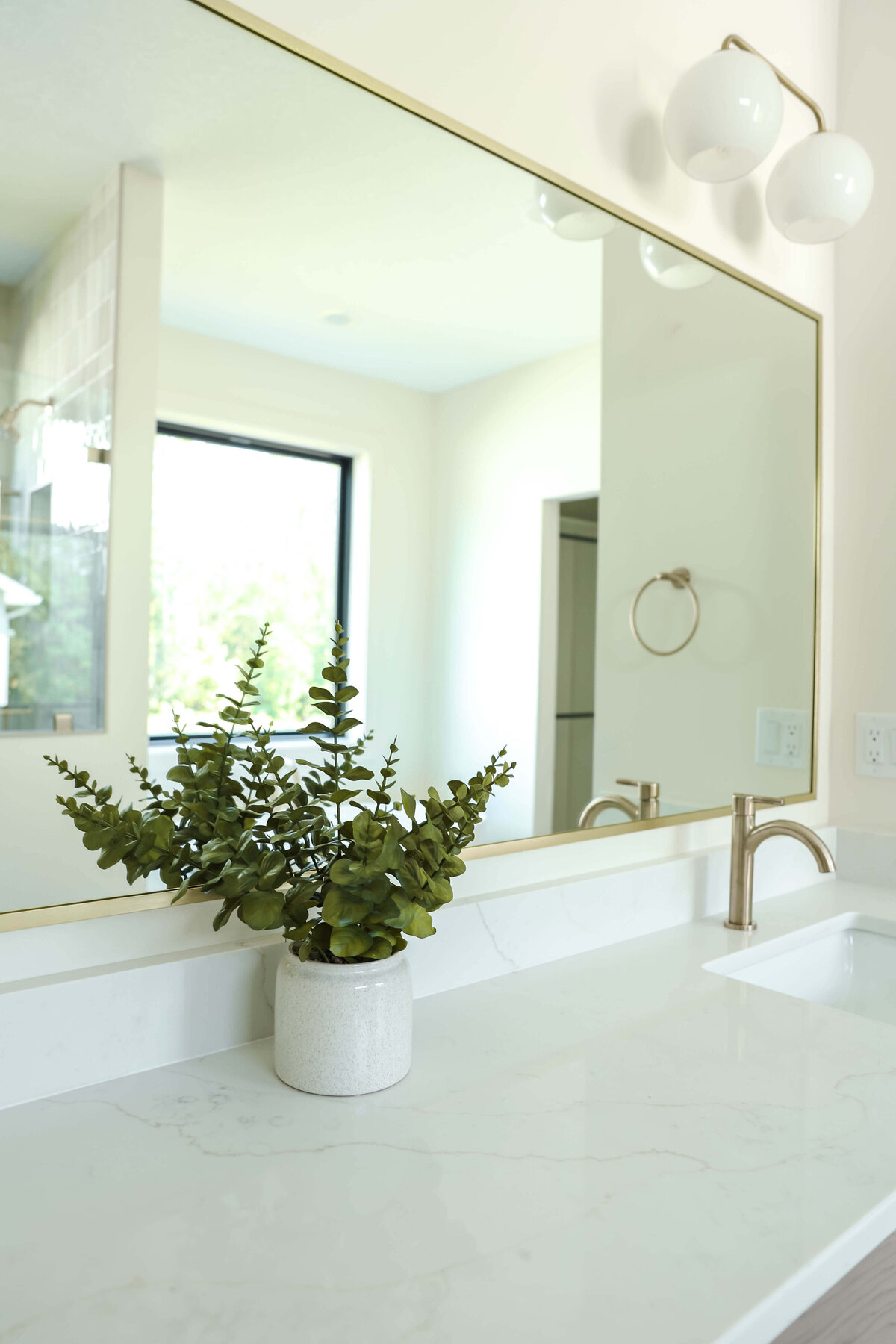 5306-Bathroom-Urbandale-Central-Iowa-Custom-Home-JRL-Builders-3F1A2754
