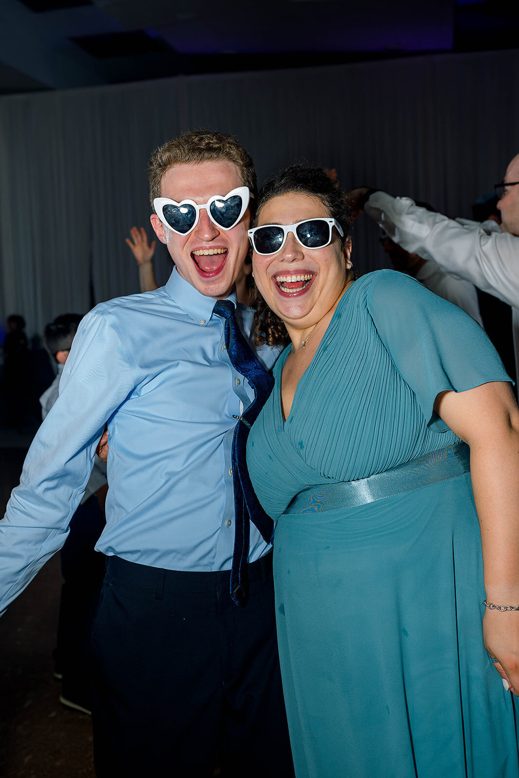 Eliana-Melmed-Photography-Chicago-LosAngeles-Jewish-WeddingPhotography-ElianaSklar-Sunglasses-00034