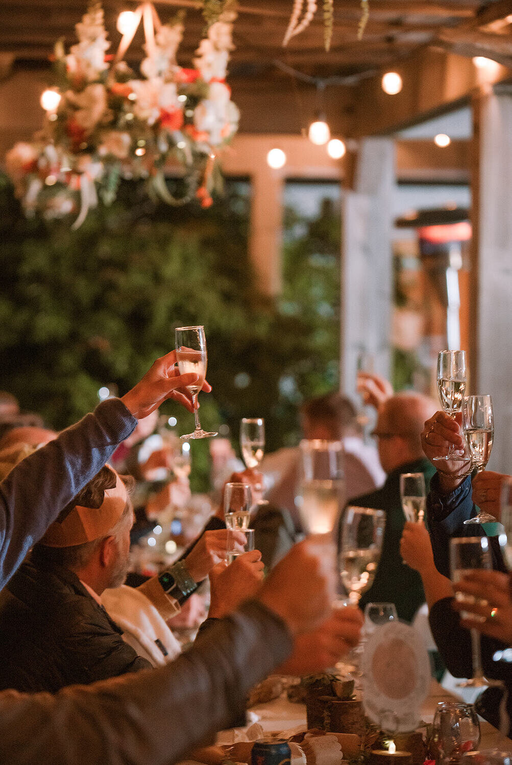 Seattle-wedding-photographer_wisteria-hall-reception-toasts